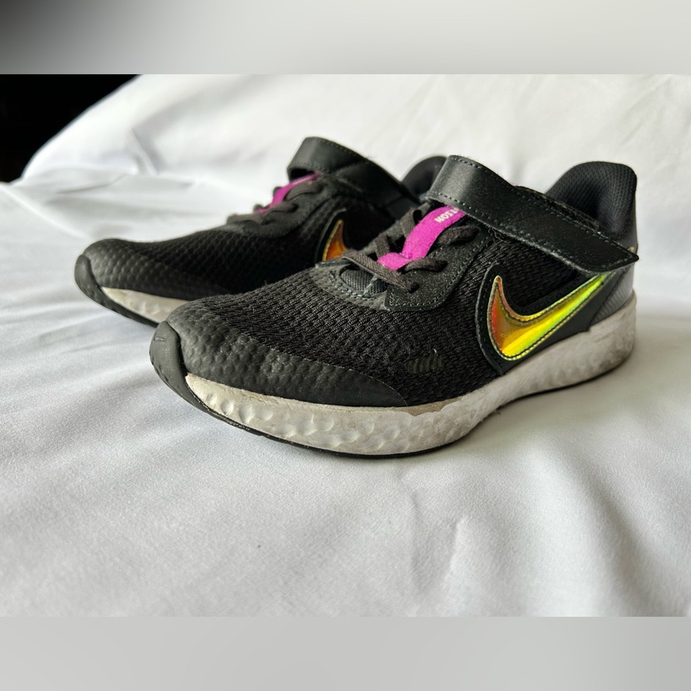 Nike Revolution Size 2Y Used Black/purple